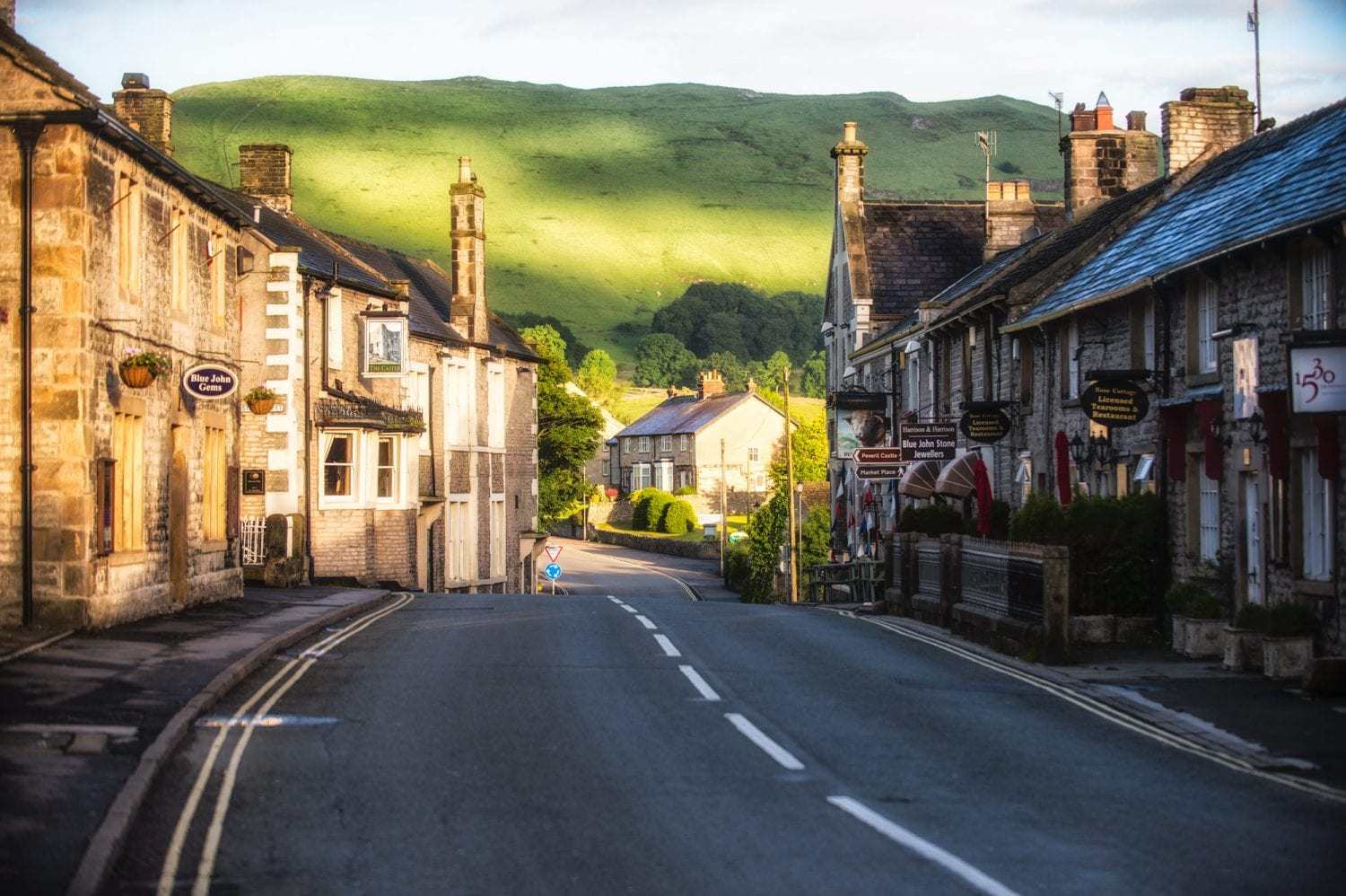 Castleton Beautiful Peak District Village With Show Caves