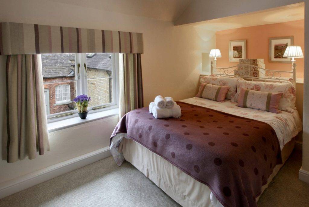 Hopton Hall Holiday Cottages 6