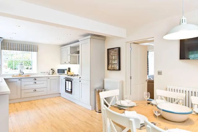 Riverside Cottages, Bakewell 4