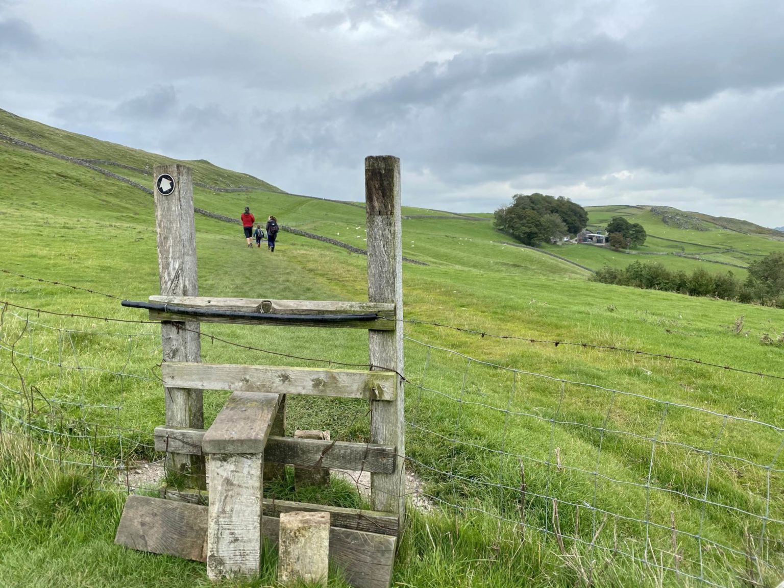 Amazing Dragon's Back Walk (3.9 miles) - Stunning Views