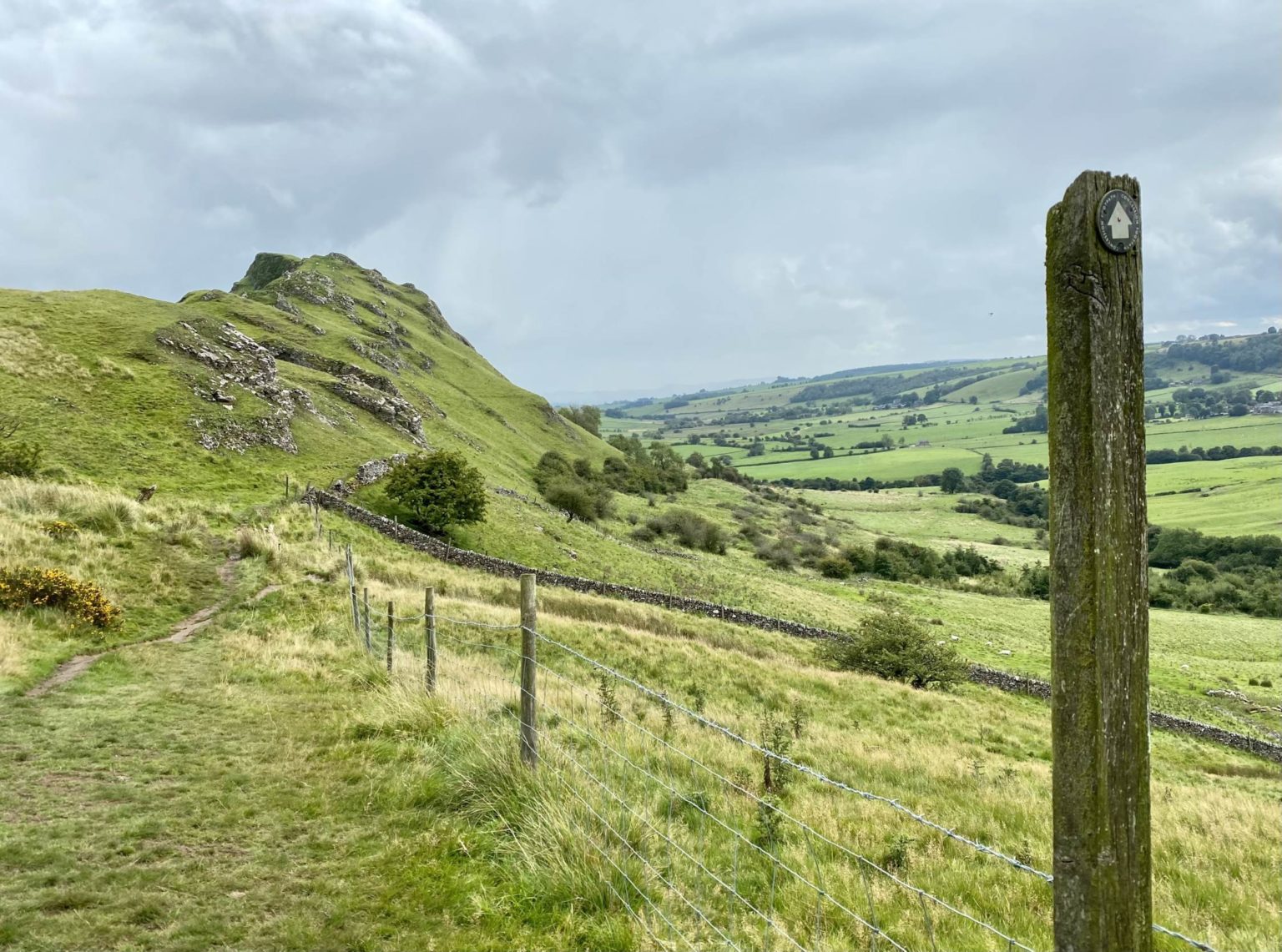 Amazing Dragon's Back Walk (3.9 miles) - Stunning Views