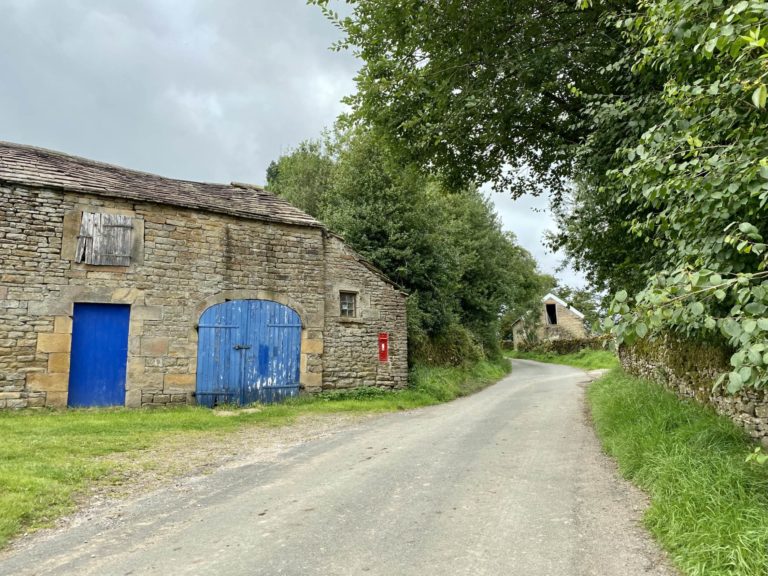 Amazing Dragon's Back Walk (3.9 miles) - Stunning Views