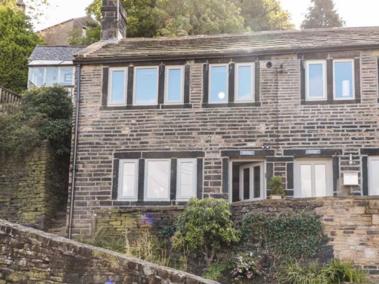 Bramble Cottage in Tintwistle, Peak District