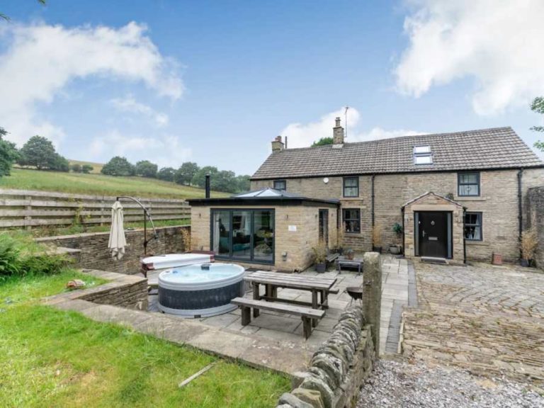 Carr House Farm in Glossop, Peak District