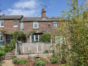 Lucky Cottage, Foxt near to Alton Towers