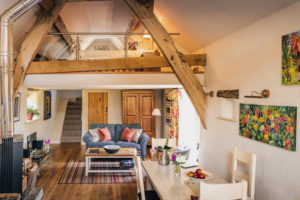 Cruck Barn Cottage - Lounge