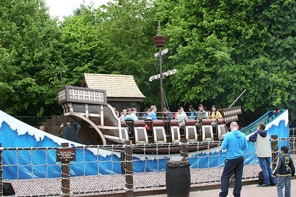 Alton Towers: Heave Ho